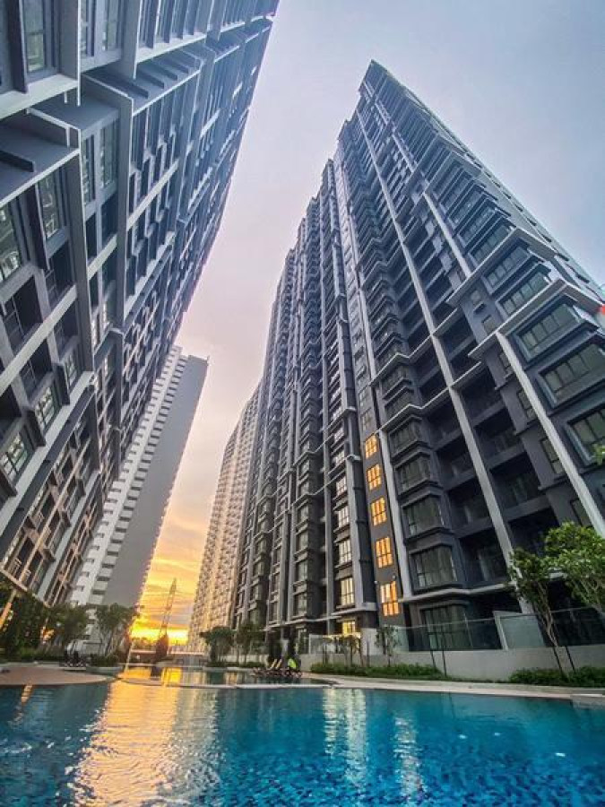 THE HOLMES 2 CONDOMINIUM