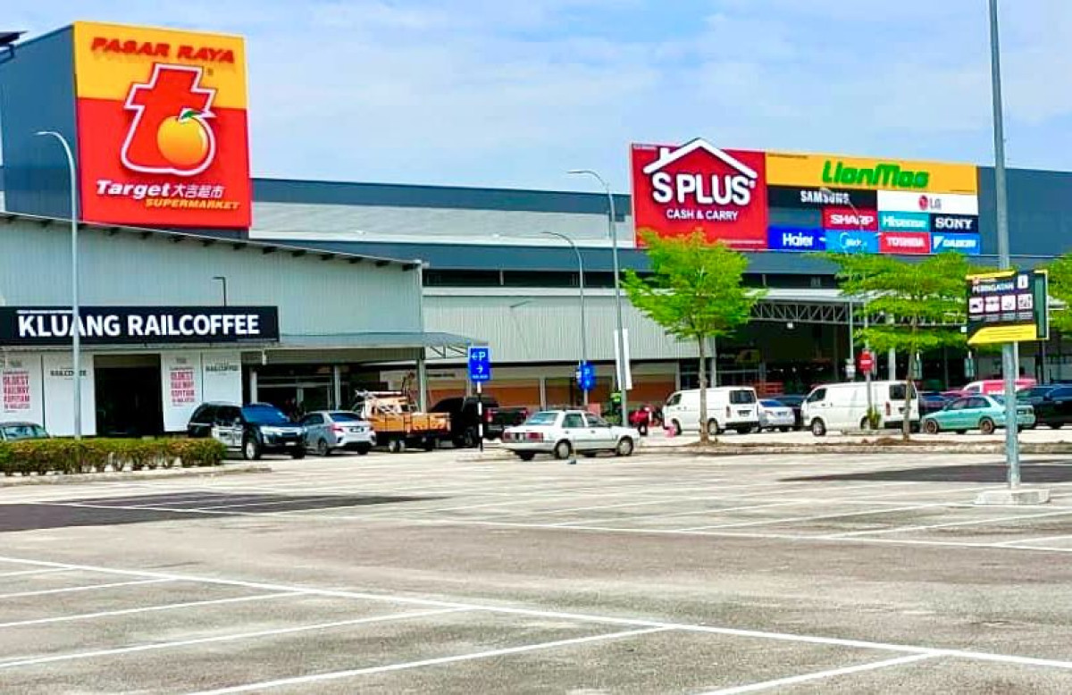 TARGET YONG PENG