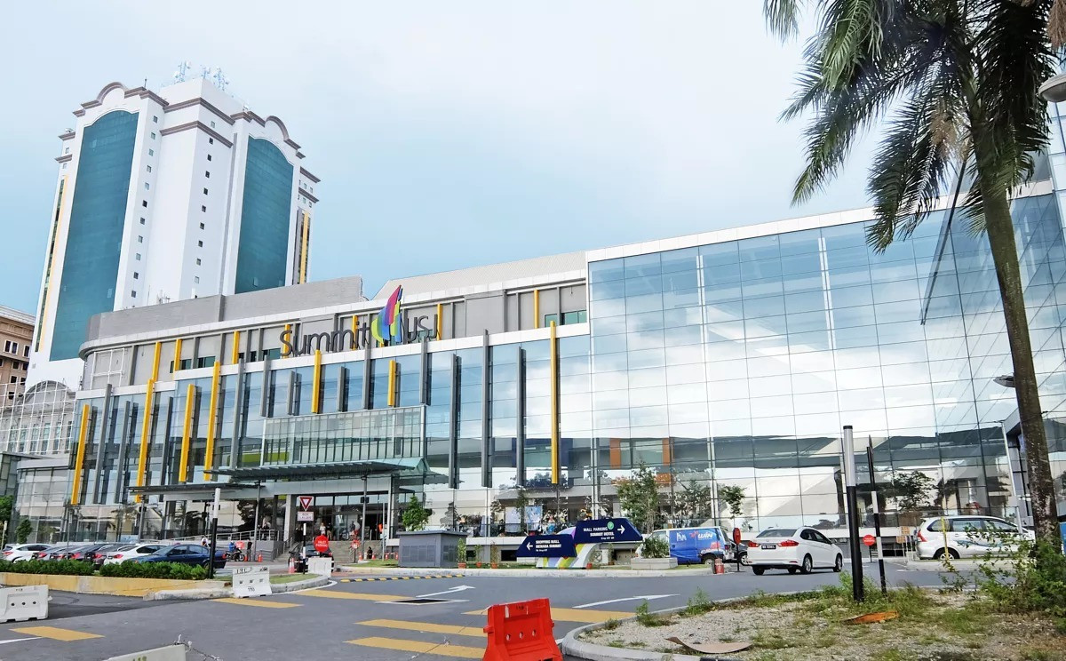 THE SUMMIT USJ